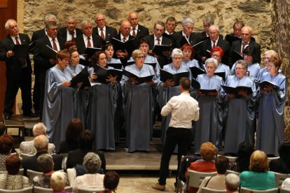 La bodega del Castillo acogió ayer el Concierto de Primavera de El Bierzo Canta.