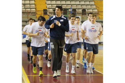 El Ademar entrenó ayer en el Palacio para preparar el partido ante el Cuenca.