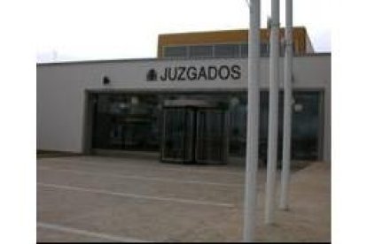 Los juzgados rematan esta calle de la ciudad, que une la plaza de Antonio Colinas a la Nacional VI