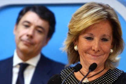 Esperanza Aguirre, acompaña del presidente de la Comunidad de Madrid, Ignacio González.