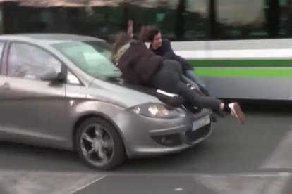 Un momento del atropello a varios manifestantes en Barcelona DL