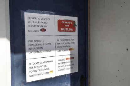 Cartel colocado a las puertas de Vestas.