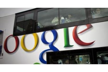 Pasajeros pekineses en un autobús de Google.