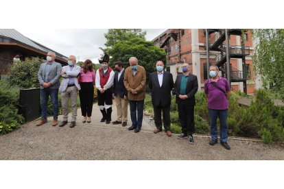 Foto de familia de los participantes en la presentación de los actos que organiza el Centro Galicia de Ponferrada. ANA F. BARREDO