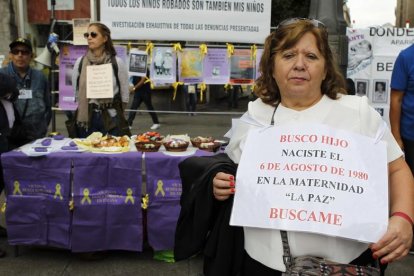 Las familias que buscan a sus bebés reclaman justicia