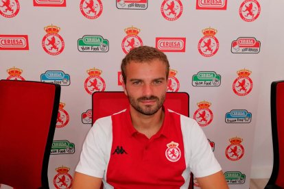 Pedro Empis durante su presentación como jugador de la Cultural. MARCIANO PÉREZ.