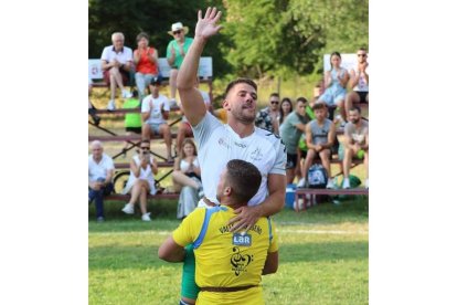 Tomás González fue campeón de la Liga de Verano en la categoría de semipesados. DL