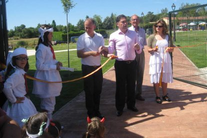 Barazón cortó la cinta inaugural del nuevo parque.