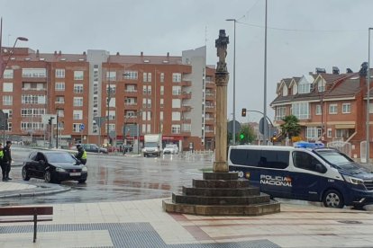 Control de la Policía Nacional en Trobajo del Camino. DL