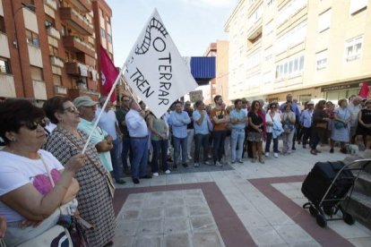 Movilización en Trobajo del Camino a  favor del soterramiento. RAMIRO