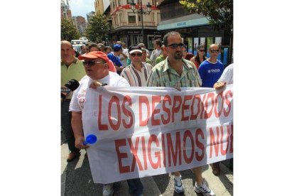 La protesta se desplazó ayer a la plaza de Lazúrtegui.