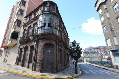 Uno de los edificios singulares de Bembibre. L. DE LA MATA