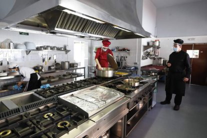 Cocina de la Escuela de Hostelería que podrán utilizar los estudiantes del grado. MARCIANO PÉREZ