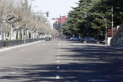 Imagen del Paseo de Papalaguinda sin el tradicional rastro dominical. FERNANDO OTERO