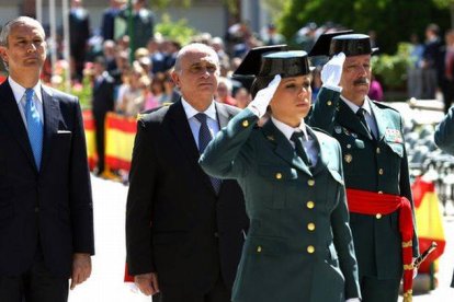 (De izquierda a derecha, en segundo plano), Jorge Fernández Díaz, Arsenio Fernández de Mesa y Pablo Martín Alonso, en la toma de posesión.