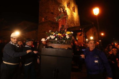 Procesión de Santa Bárbara en Fabero, el año pasado. L. DE LA MATA