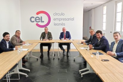 Un momento de la reunión mantenida esta mañana entre el CEL y el cónsul de Polonia. ICAL