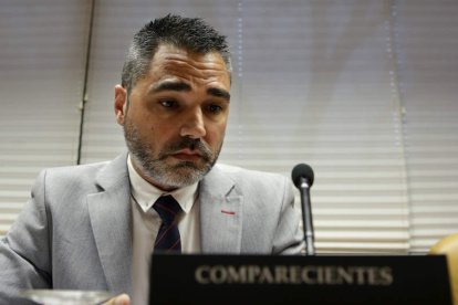 Alejandro de Pedro es el nexo común de la pieza leonesa. JAVIER LIZÓN