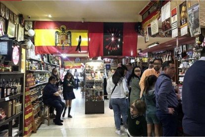 Ambiente en el interior del bar franquista Casa Pepe, en Despeñaperros.