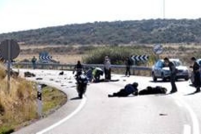 Aspecto del lugar del accidente en Tornadizos sólo un instante después de producirse