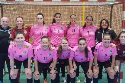 Formación del equipo del Sport Bernesga que milita en la 1ª División Regional Femenina. DL