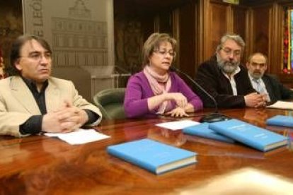 José Antonio Reñones, Evelia Fernández, Antonio Regera y Jesús Paniagua, ayer en el Ayuntamiento