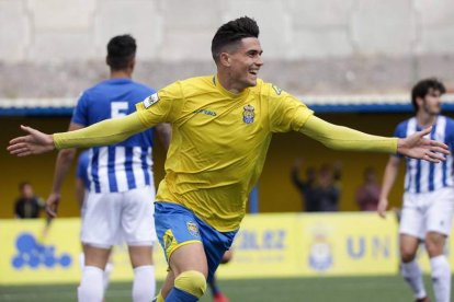 Edu Espiau jugó contra la Deportiva en los dos partidos de la Liga recién terminada. UDLASPALMAS