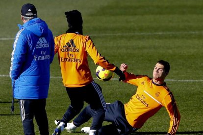 Ancelotti dirige el entrenamiento del Real Madrid.