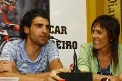 Óscar Pereiro junto a la moderadora Susana Vergara Pedreira