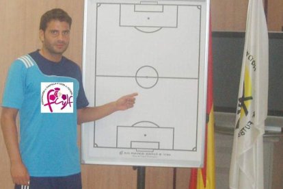 El seleccionador Chema Izquierdo confía en la cantera leonesa para perfeccionar sus métodos.