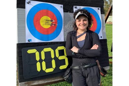 Andrea con la puntuación que refrenda su nueva plusmarca nacional en arco compuesto. RFETCA