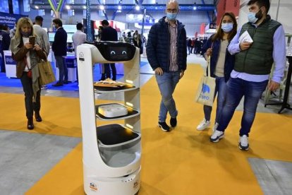 Prototipo de un robot que puede ser utilizado en la hostelería. JORGE ZAPATA