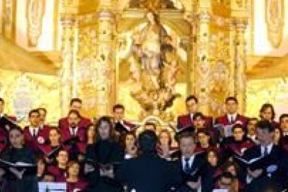 La misa cantada celebrada en el Monasterio de Valbuena de Duero ayer