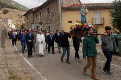 La imagen de Nuestra Señora del Rosario procesionó las calles de la localidad.  PLANILLO