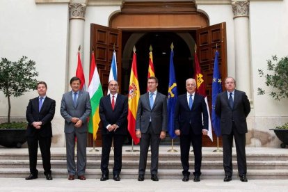 Los presidentes de Castilla-La Mancha, Asturias, Aragón, Galicia, La Rioja, y Castilla y León, Juan Vicente Herrera. JAVIER CEBOLLADA