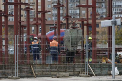 Reportaje sobre la construcción y campaña de Navidad. F. Otero Perandones.