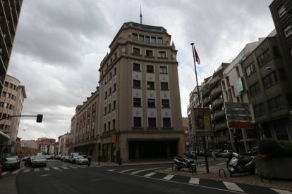 Imagen del edificio que alberga el Teatro Emperador. RAMIRO