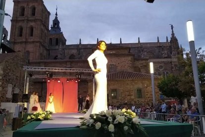 LOs vestidos de novia fueron los que más llamaron la atención durante el desfile de moda. DL