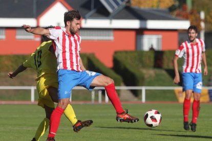 El Atlético Bembibre frenó a un Real Ávila peligroso. L. DE LA MATA