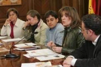 Evelia Fernández, Sheila Rodríguez, Víctor Díez, Ana Guada y Javier Chamorro, en la presentación