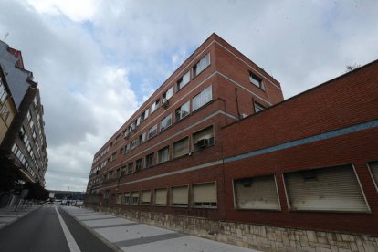 Edificio de Adif en la calle Astorga. RAMIRO