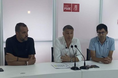 Rozada, Regadera y Mateos, ayer en la rueda de prensa. DL