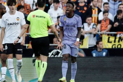 Vinicius JR sufrió insultos racistas durante el partido ante el Valencia. DL