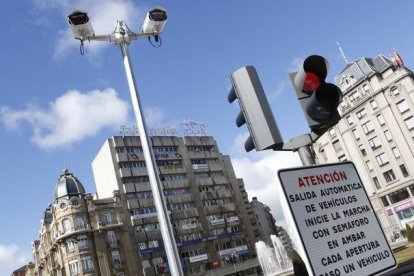 Las cámaras de lectura de matrículas de vehículos controlarán las entradas y salidas de la zona de bajas emisiones. RAMIRO