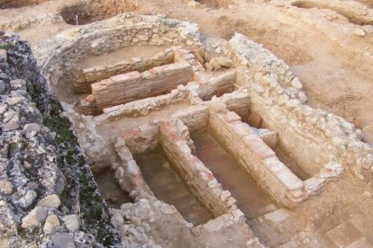 Detalle de los restos de la iglesia de Marialba de la Ribera durante las excavaciones llevadas a cabo en 2009. DL