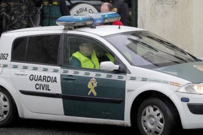 Una patrulla de la Guardia Civil en una imagen de archivo.