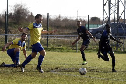 El duelo SD Ponferradina B-Atlético Mansillés siempre es sinónimo de rivalidad. MARCIANO PÉREZ