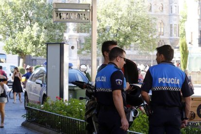 Agentes de la policía local de León