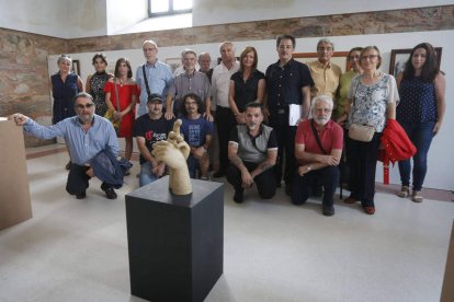 Pintores, escultores y fotógrafos colaboran con la organización de la muestra. JESÚS F. SALVADORES