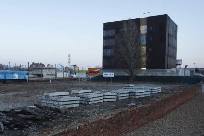 Vista del exterior del edificio del CRC, destinado a control de tráfico ferroviario. JESÚS F. SALVADORES